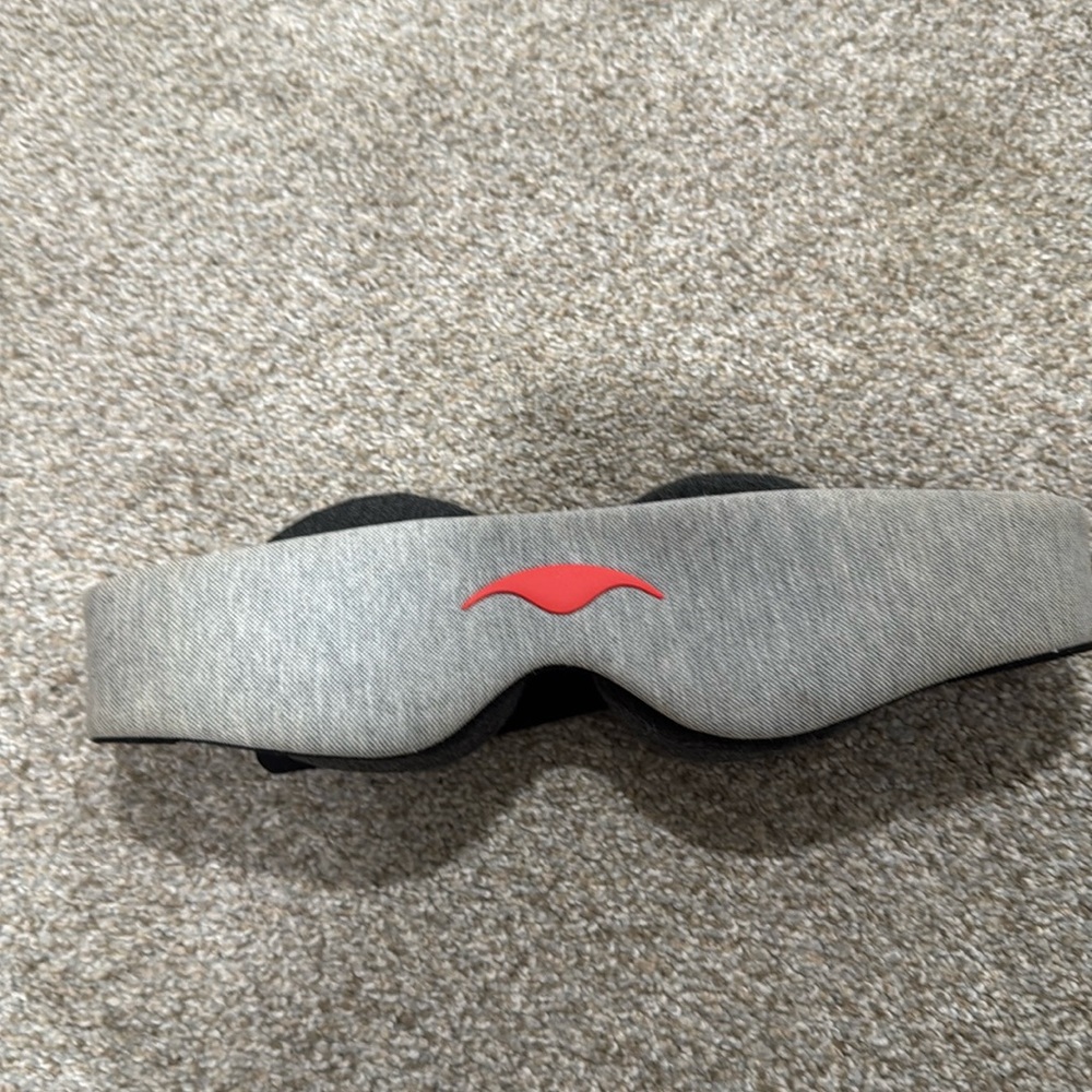 Manta sleep mask